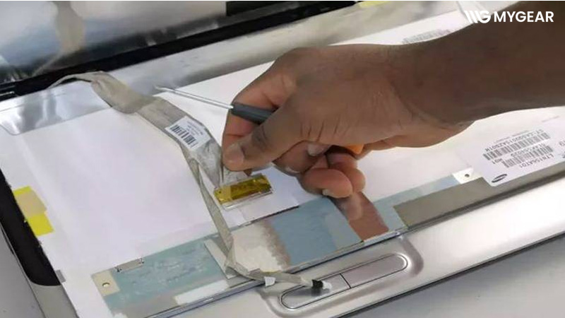 Nguyên nhân và cách khắc phục màn hình laptop bị sọc 8 man hinh laptop bi soc 1