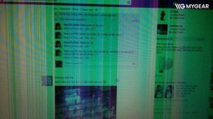 man hinh may tinh bi soc doc mau xanh