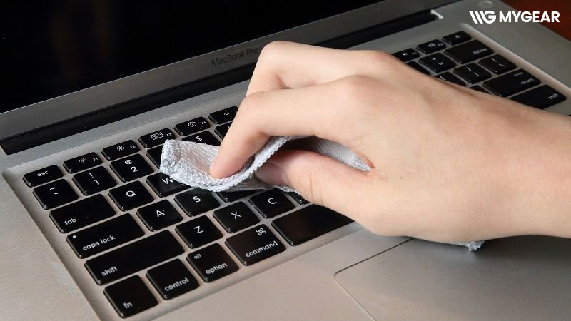 Cách khắc phục bàn phím laptop bị chạm mạch, kẹt phím