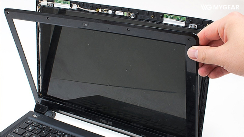 Nguyên nhân và cách khắc phục màn hình laptop bị hở sáng viền