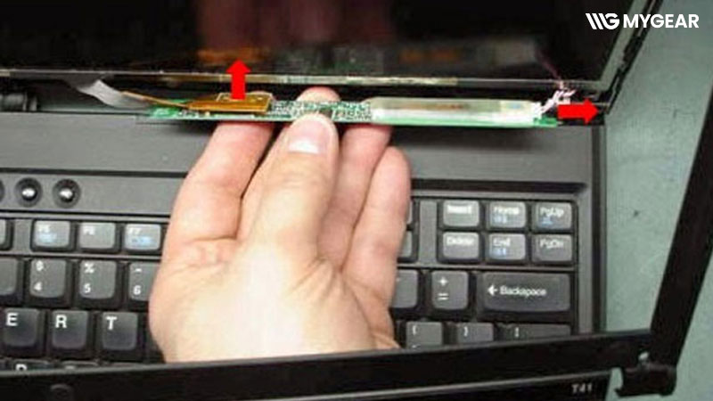 Nguyên nhân và cách sửa lỗi màn hình laptop bị nhiễu màu