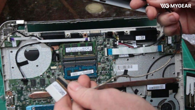 Hướng dẫn thay cáp màn hình laptop Dell tại nhà chi tiết