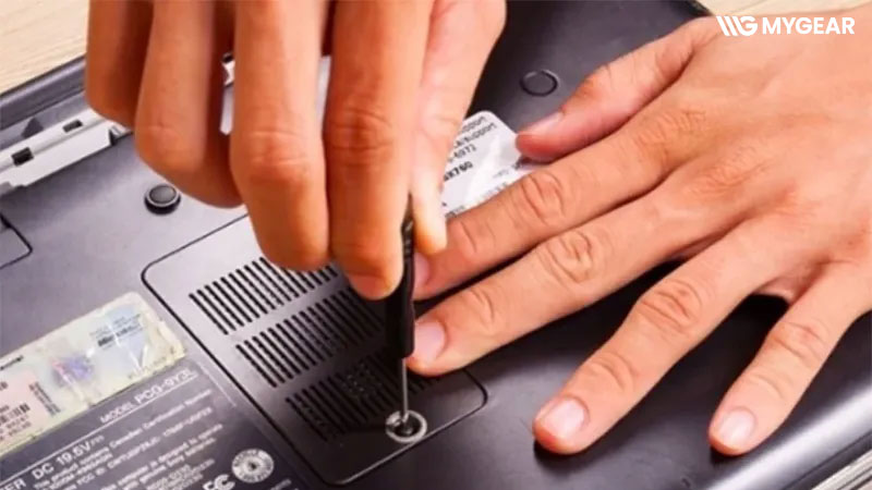 Hướng dẫn thay cáp màn hình laptop Dell tại nhà chi tiết